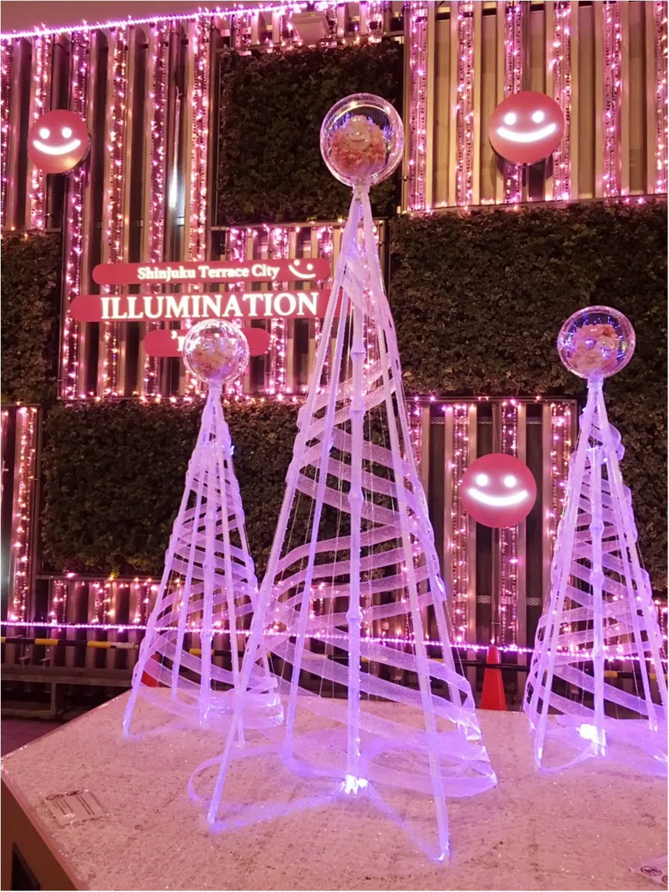 新宿の冬をベビーピンク色に染め上げる♡『新宿テラスシティ』のイルミネーションが女子力高め!体験型の『スマイルタワー』って?♡_3