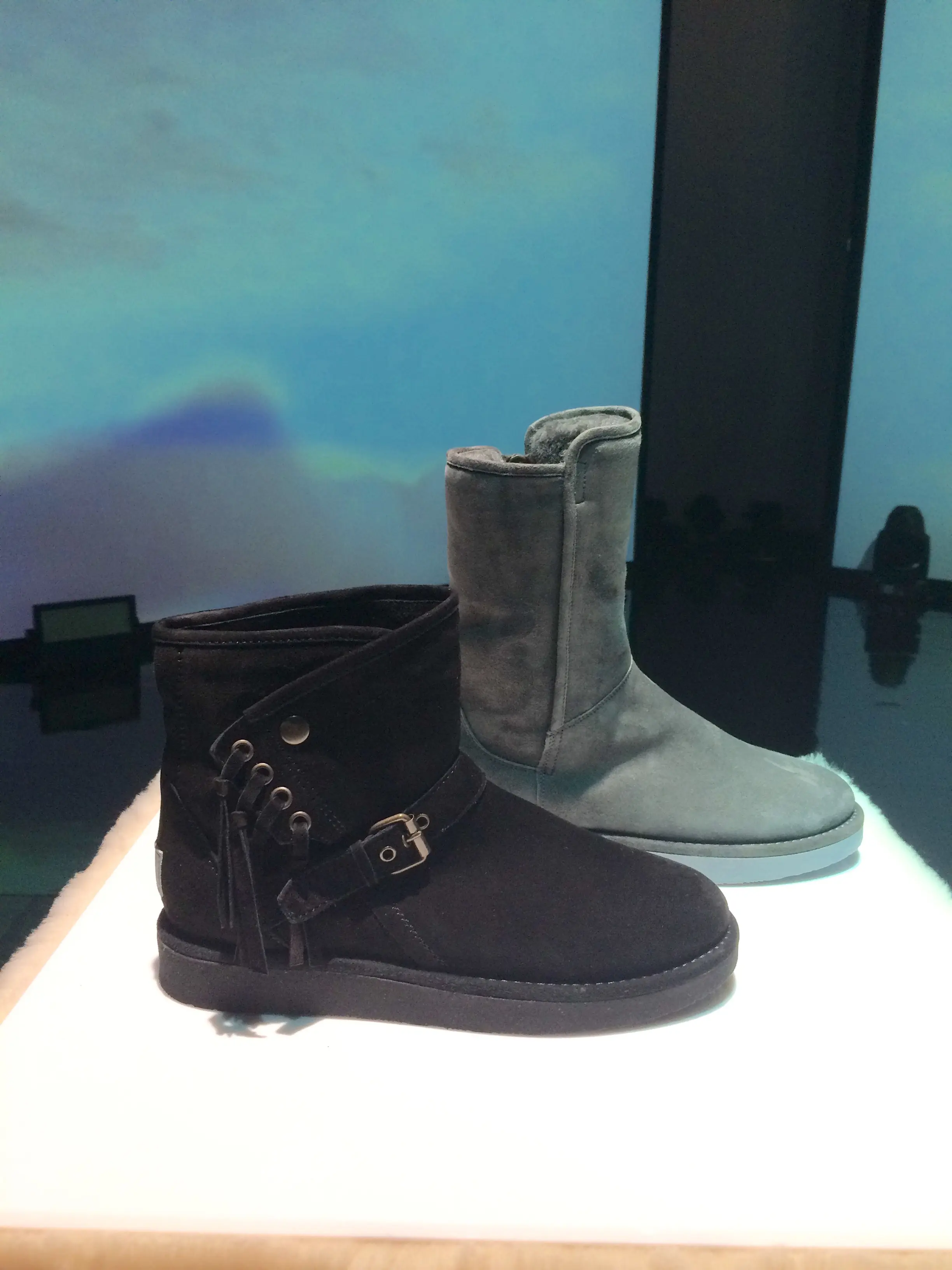 UGG®のシープスキンブーツがスリムになって登場! はき心地はそのままに♡_3
