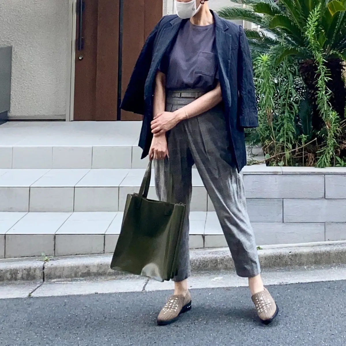 しまむらのオーガニックコットンプラスTシャツ通勤ジャケットコーデ