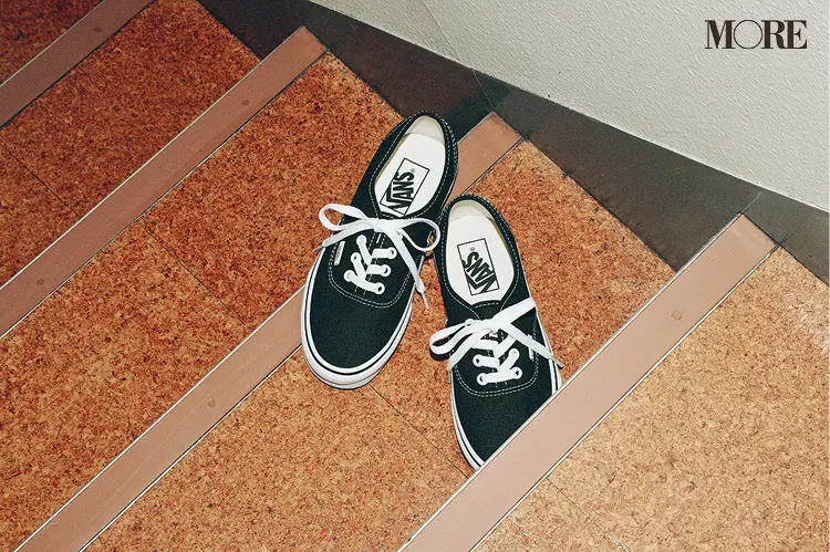 VANSのローカットスニーカーをはく女の子が男子に人気