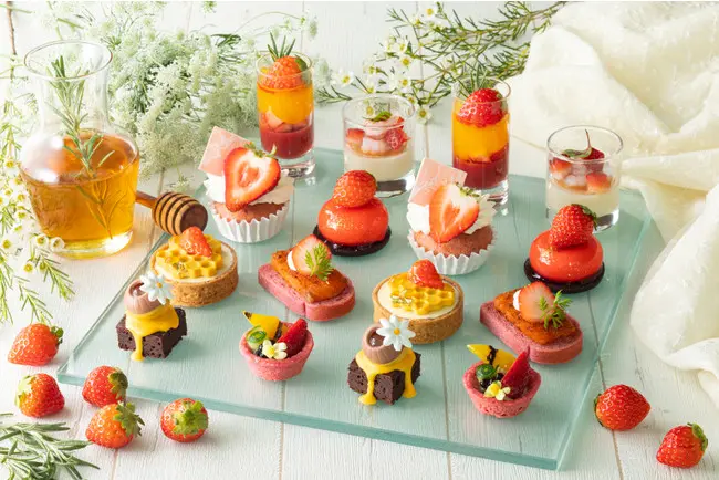 『コンラッド東京』のいちごアフタヌーンティー「Bee My Honey（ビー・マイ・ハニー）」ストロベリーアフタヌーンティー
