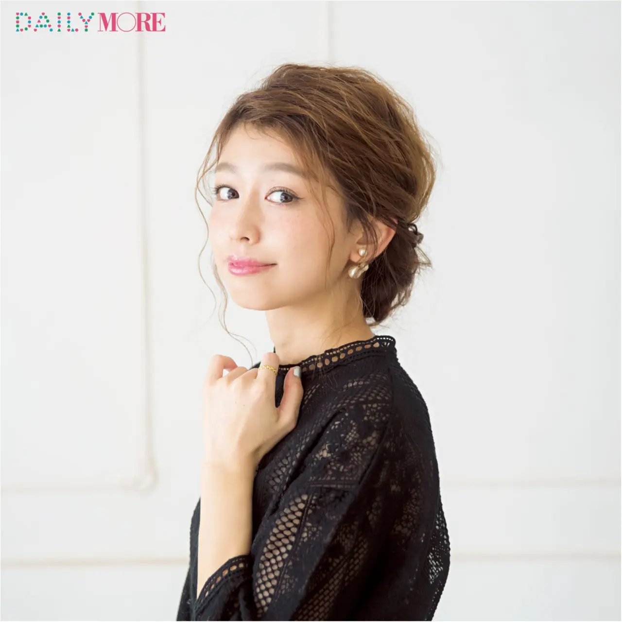 クラシカルなのに今っぽい〝ギブソンタック〟ヘアで華やかに! モアビューティズ木野園子ちゃん直伝「ホテル女子会する日におすすめ」な神ヘアアレンジ_1