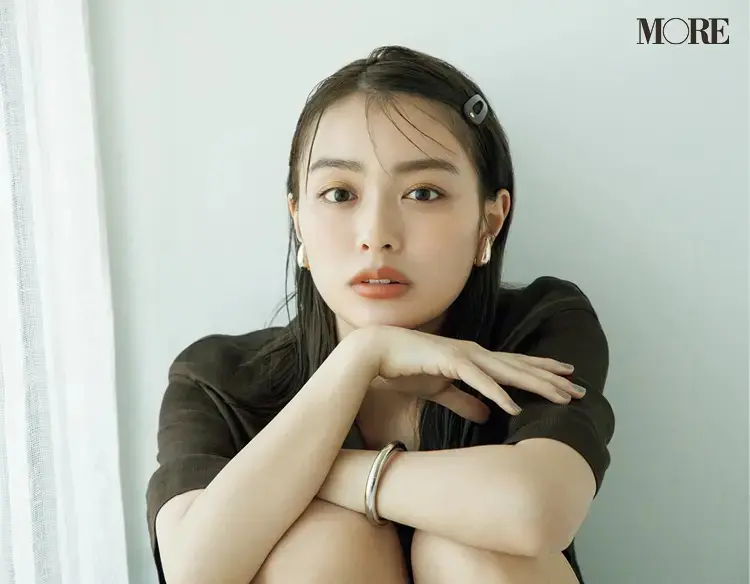 ヘアバレッタをつけた内田理央