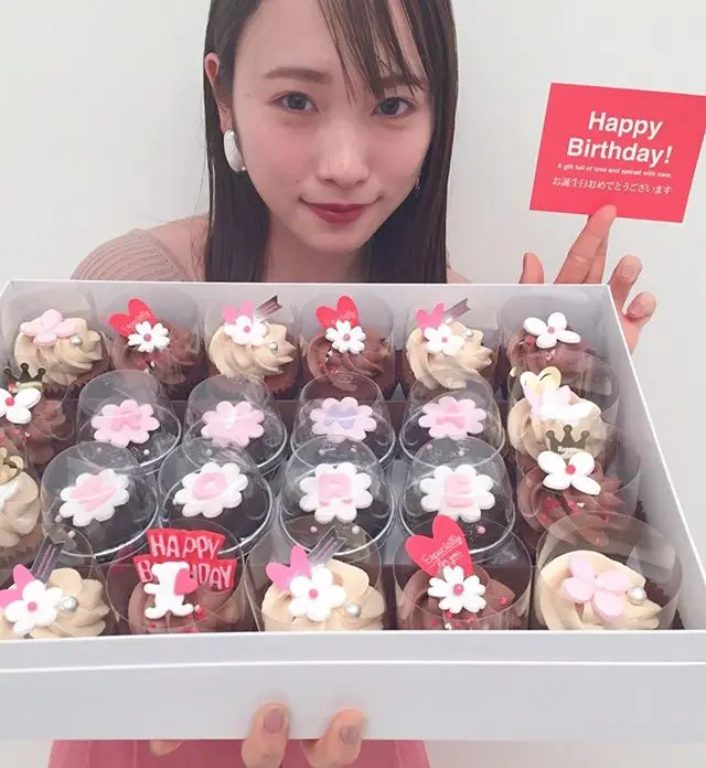 川栄李奈さんのお誕生日をお祝いしました 撮影のオフショット ファッション コーディネート 代 Daily More
