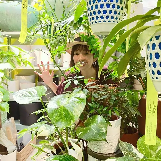 【佐藤栞里の撮影オフショット】着回し企画の撮影で、都内の行ってみたいおしゃスポットを回って来ました!_1