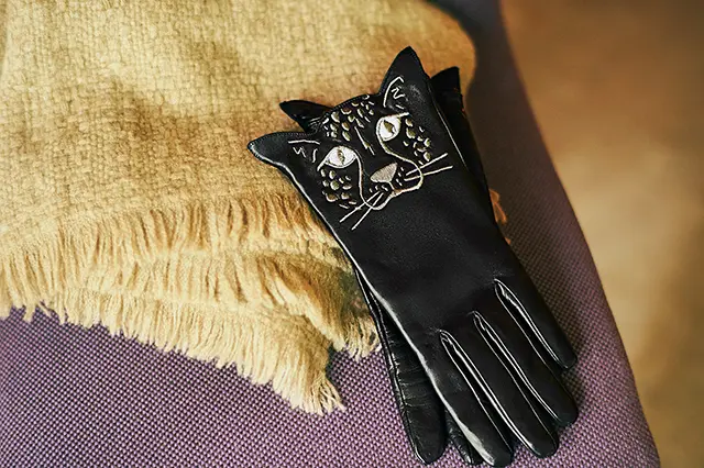 LEATHER GLOVES