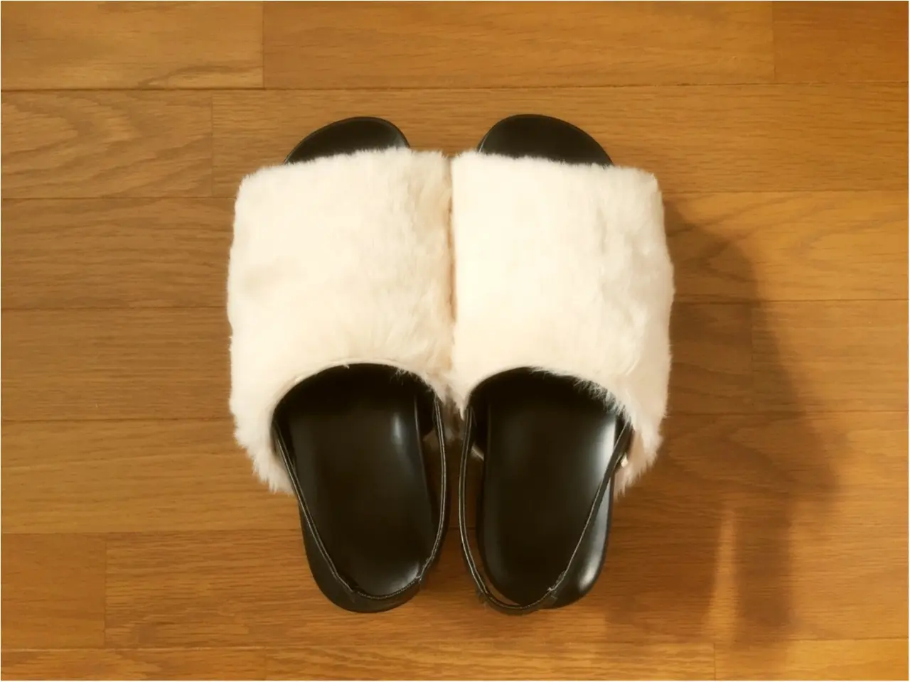 足元から秋を先取り!大人気GUの『ファーサンダル』♡*_2