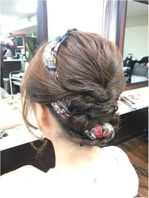 【ヘアアレンジ】スカーフを使って、いつものコーデをランクアップ★_1