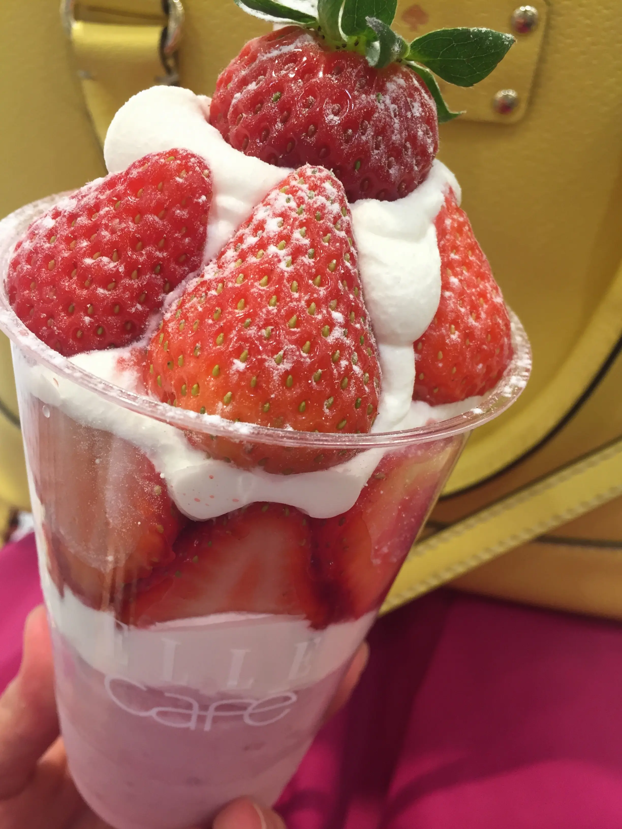 【FOOD】あのストロベリーボンボンが並ばず買える?!穴場的 ELLEcafe店舗はここ♡!_2