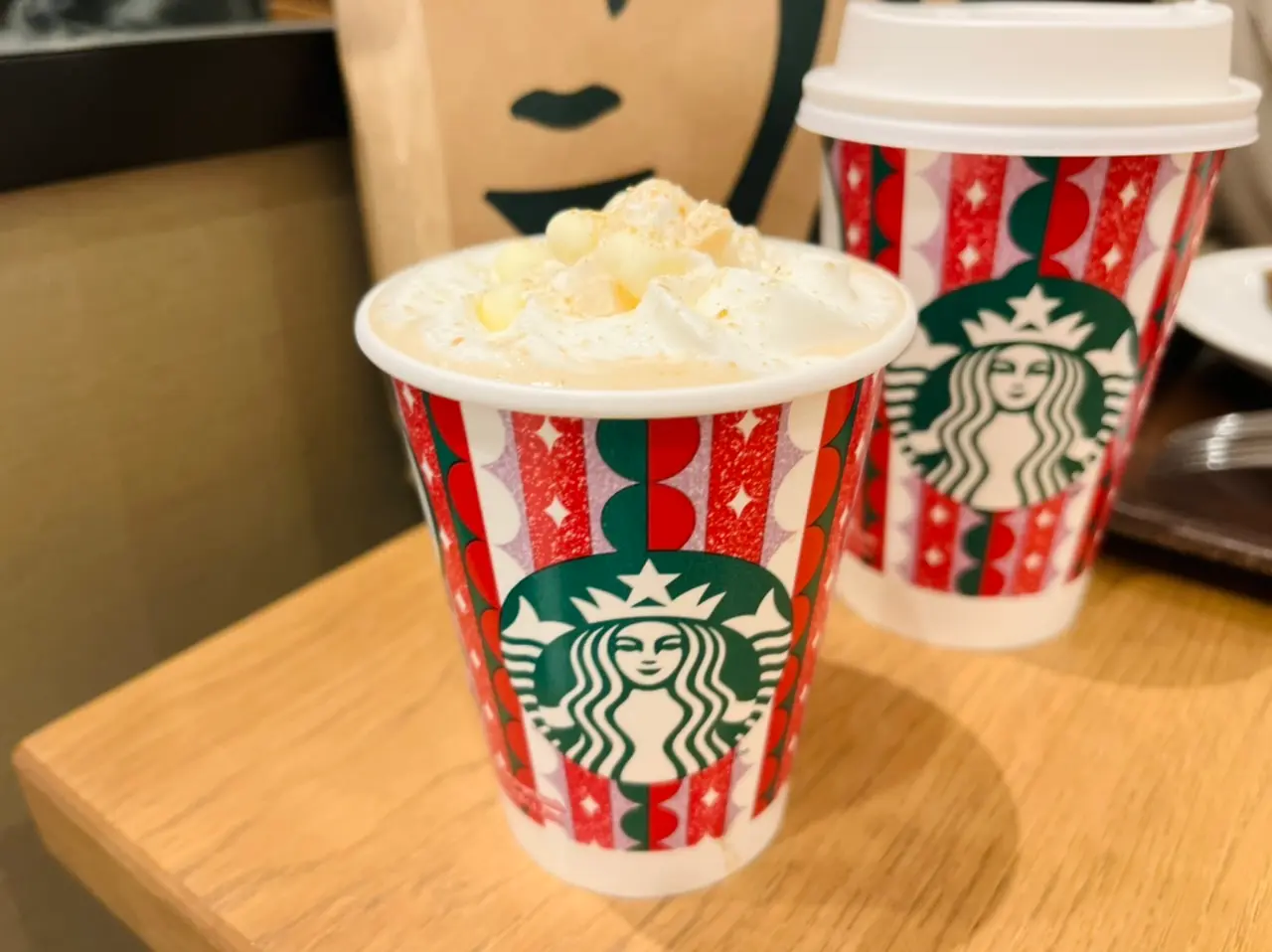 【スタバ新作】トーステッドホワイトチョコレートモカ♡キラキラトッピングでホリデー気分♡_3