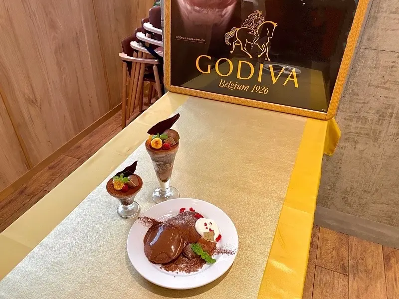 『デニーズ』×『ゴディバ』の初コラボは幸福度MAX！ 「GODIVA チョコレート サンデー」など、全3品を食べてみた♡_1