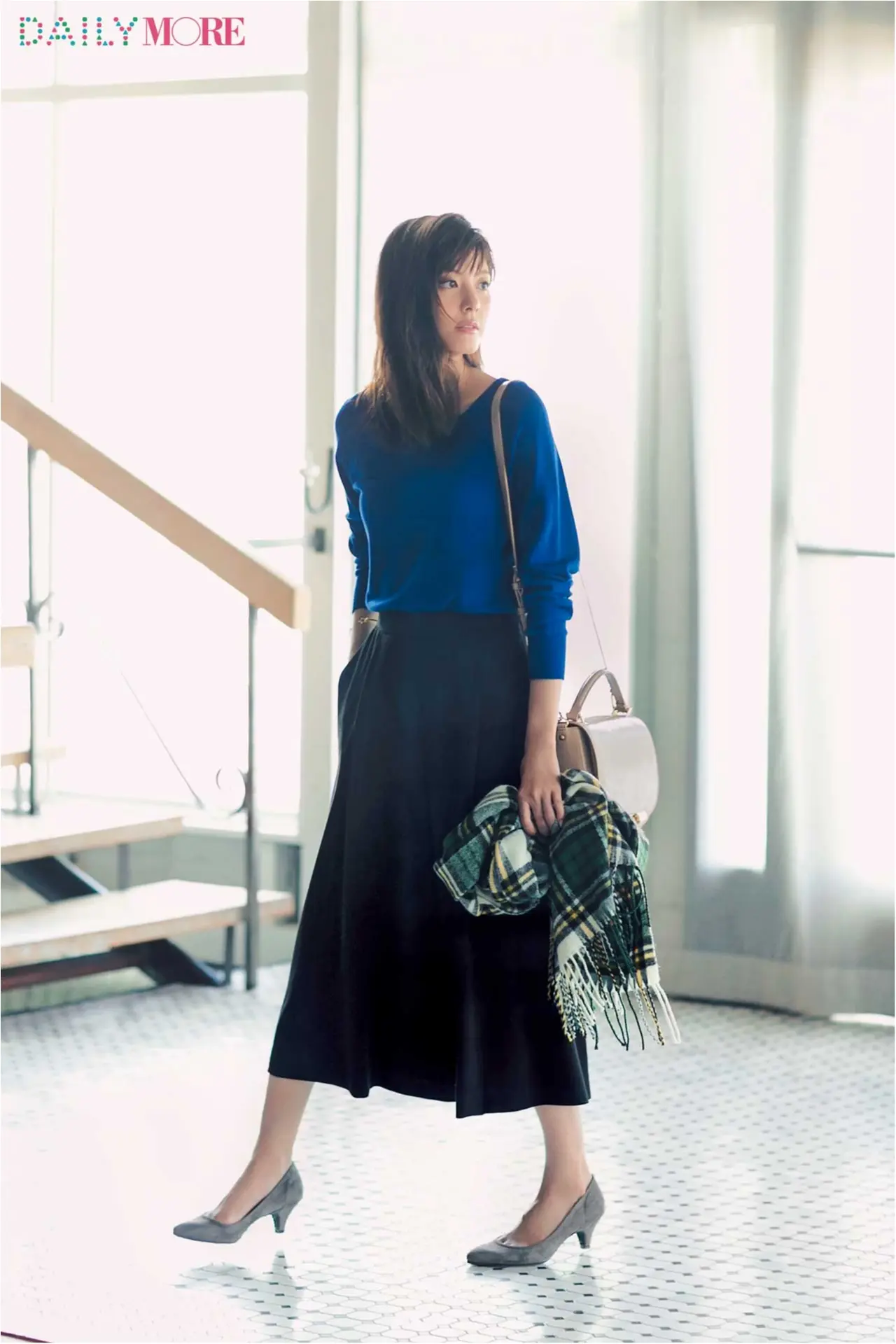今日のコーデ 佐藤ありさ デキる女って思われたい水曜日はブルー 黒の洗練スタイルで ファッション コーディネート 代 Daily More