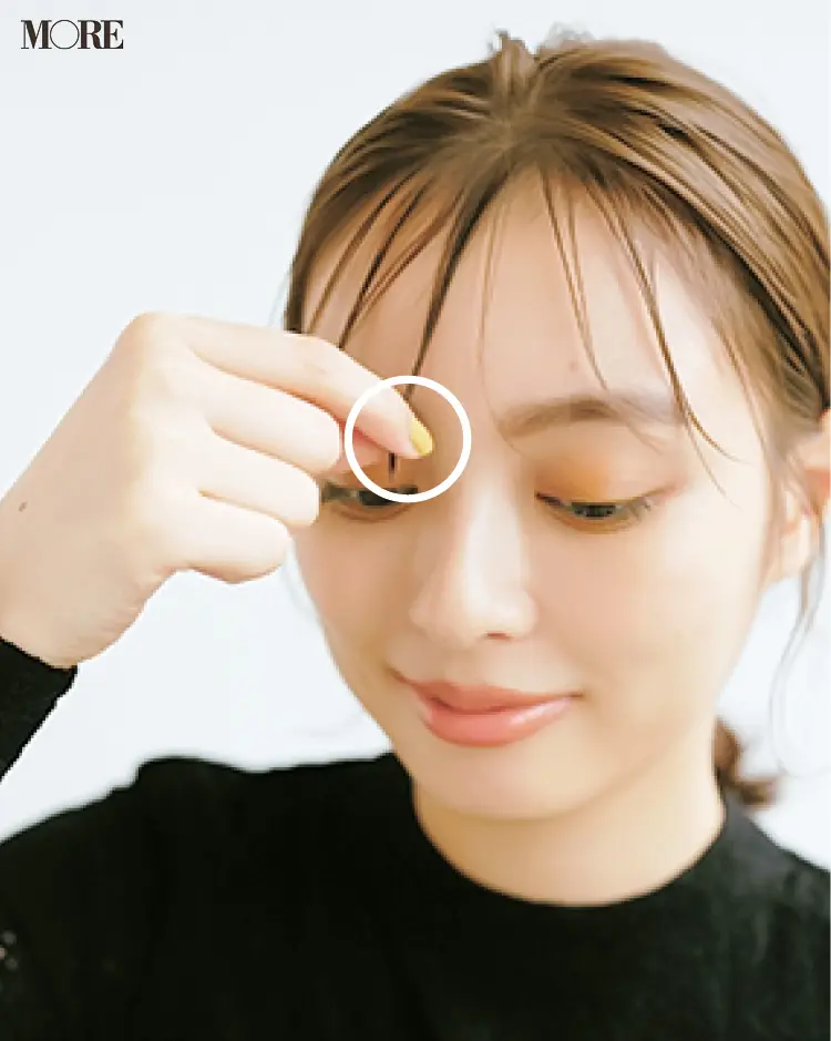 リボンを使ったアレンジ3 前髪に束を作る