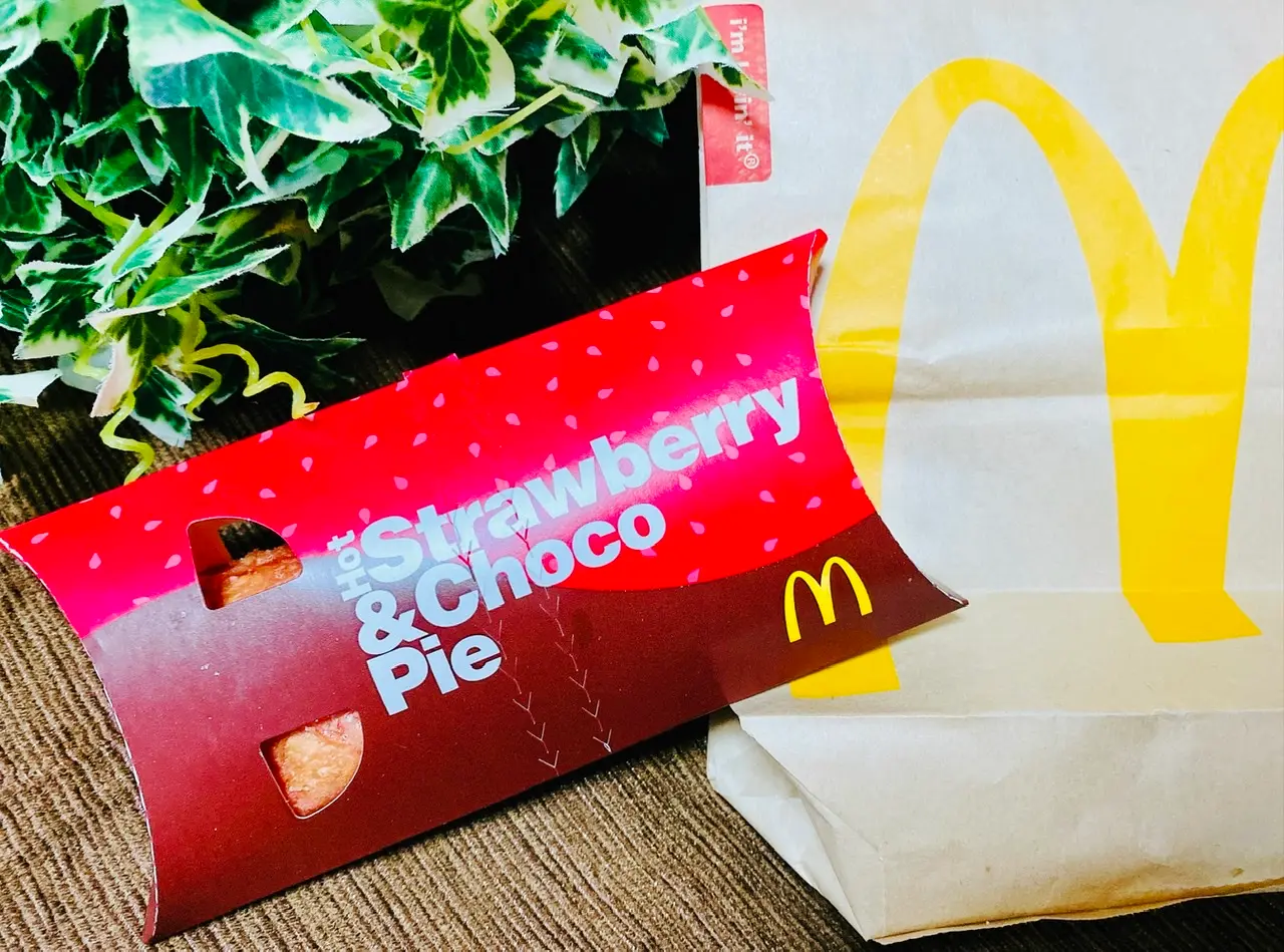 【マクドナルド】の苺スイーツも要チェック!期間限定《ずるいチョコいちごパイ》が新登場★_1