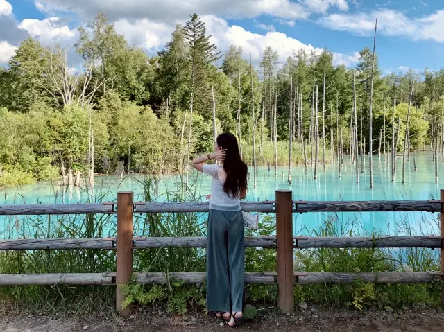 【女子旅におすすめ】北海道の美瑛にある『青い池』が綺麗すぎる♪一度は見たい絶景スポット_2