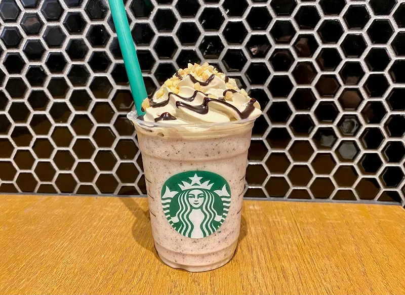 【スタバ 新作レポ】「バナナンアーモンドミルク フラペチーノ」をチョコバナナ風にカスタマイズ
