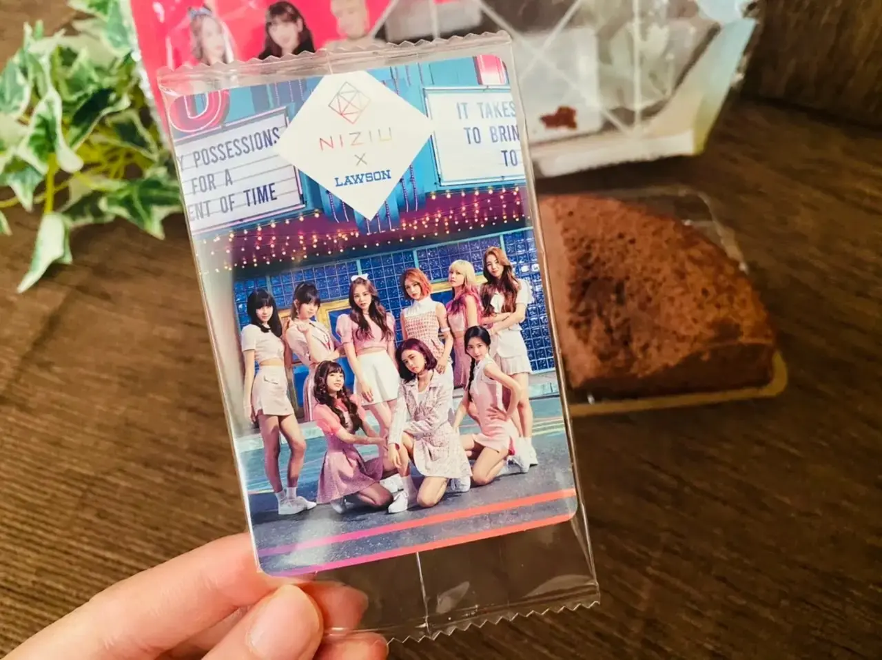 『ローソン』× NiziU、ステッカー付きスイーツが見逃せない! 静岡の人気店で掛川牛ランチ【今週のMOREインフルエンサーズライフスタイル人気ランキング】_3