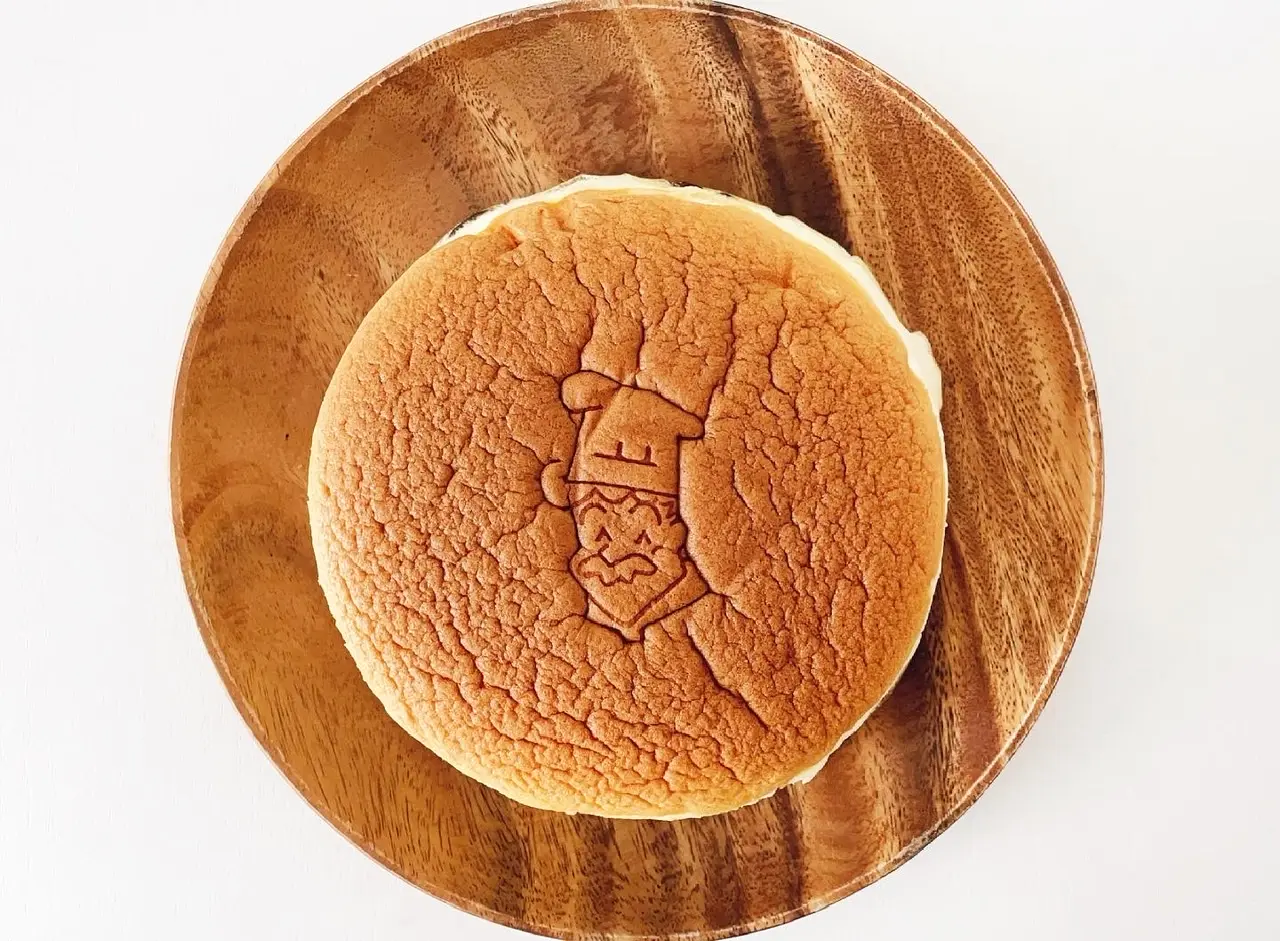 【まだ食べてないの?大阪に行ったら買わないと損!】ぷるふわ食感の絶品スフレチーズケーキ_2
