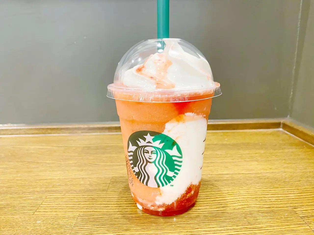 【スタバ新作】“シュワッと”or“ゴロッと”選べる『イチゴ フラペチーノ』が美味しすぎる♡_3