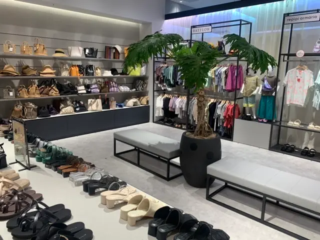 服選び迷ったらとりあえずココ!新感覚のNEW店舗「ドットエスティストア」で全身コーデしてみた_1