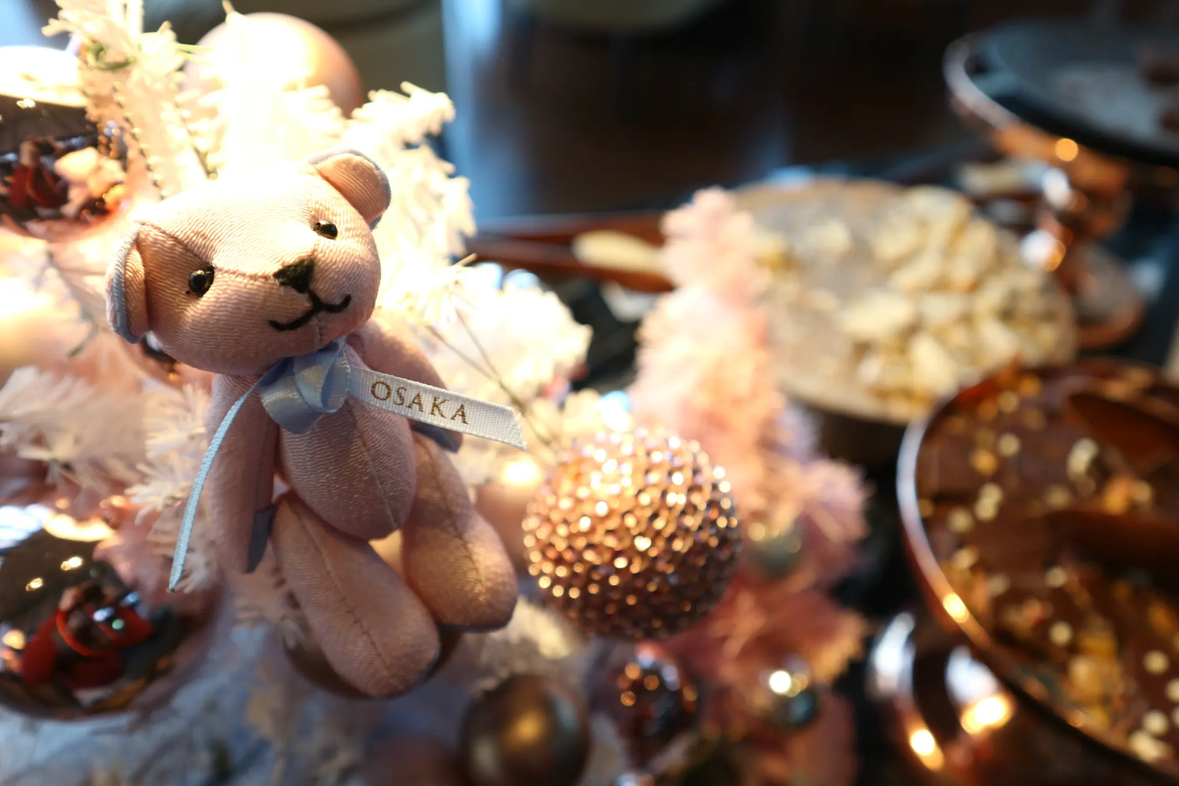【コンラッド】ローズゴールドを基調とした空間でクリスマススイーツビュッフェ♡_25