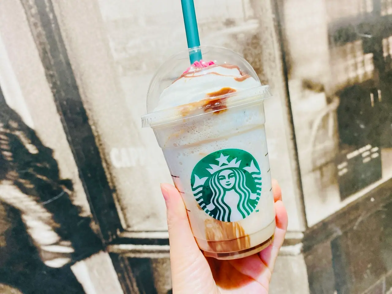 【スタバ新作】バレンタインシーズン到来!見た目もキュン♡《メルティ生チョコレートフラペチーノ》_3