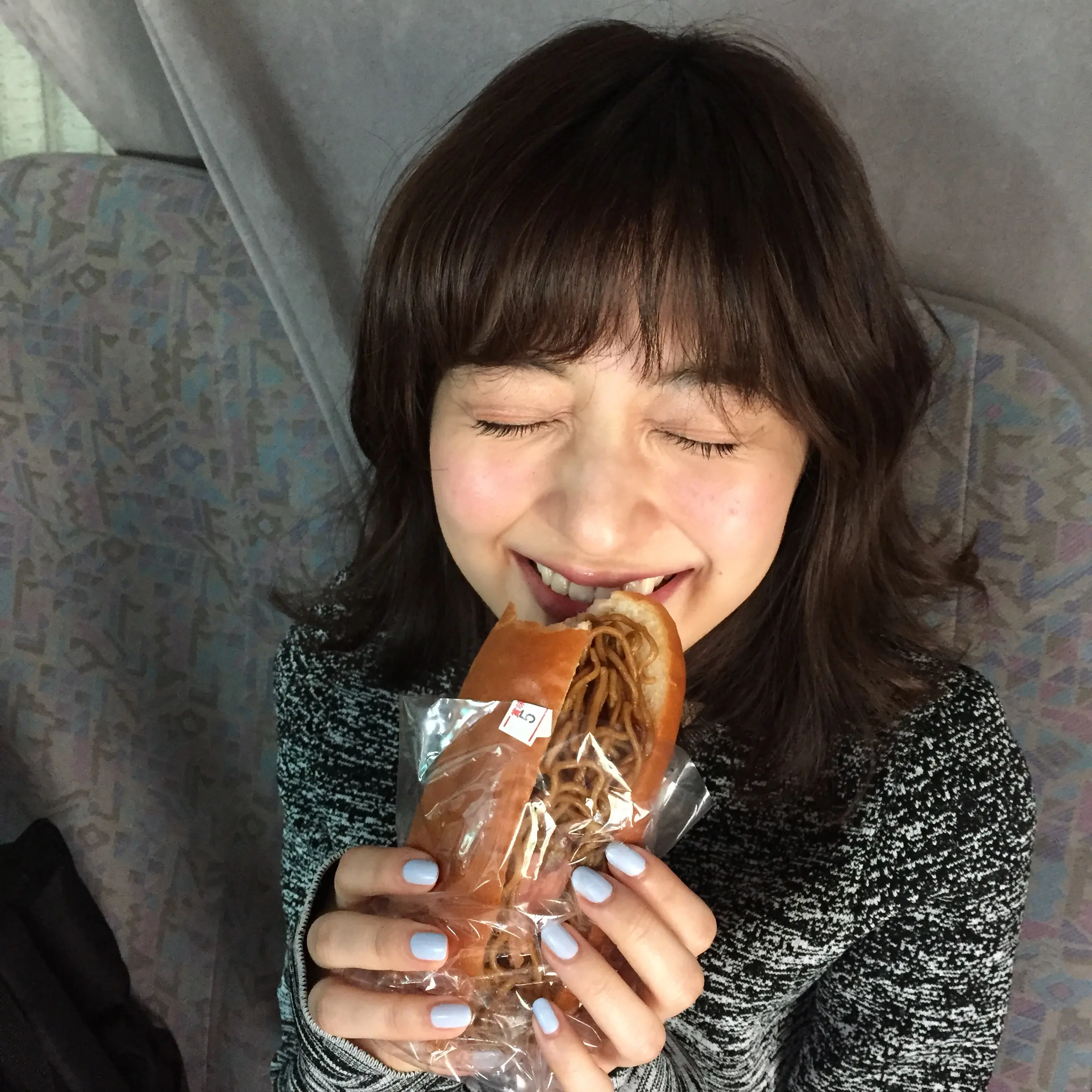 【オフショット】はらペコな逢沢りなさんの大好物は……!?_1