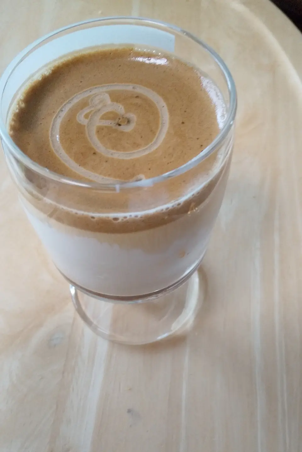 《話題のダルゴナコーヒー》ひと手間で、お店のドリンク風にランクアップしちゃう_3