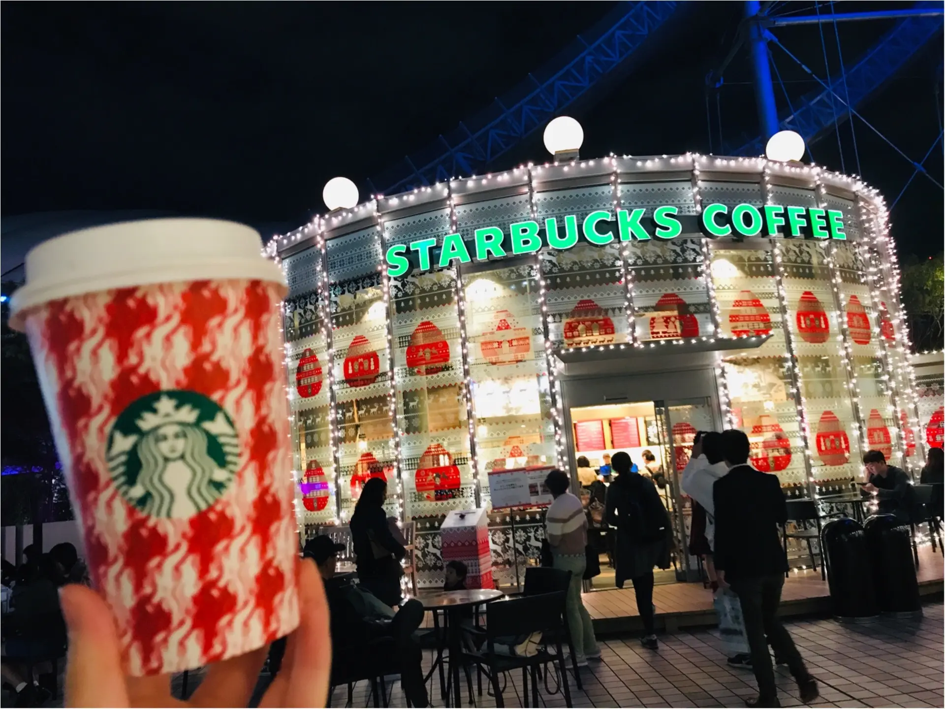 スタバ初!のイルミネーション★クリスマスケーキ風のライトアップが可愛すぎる♡_4