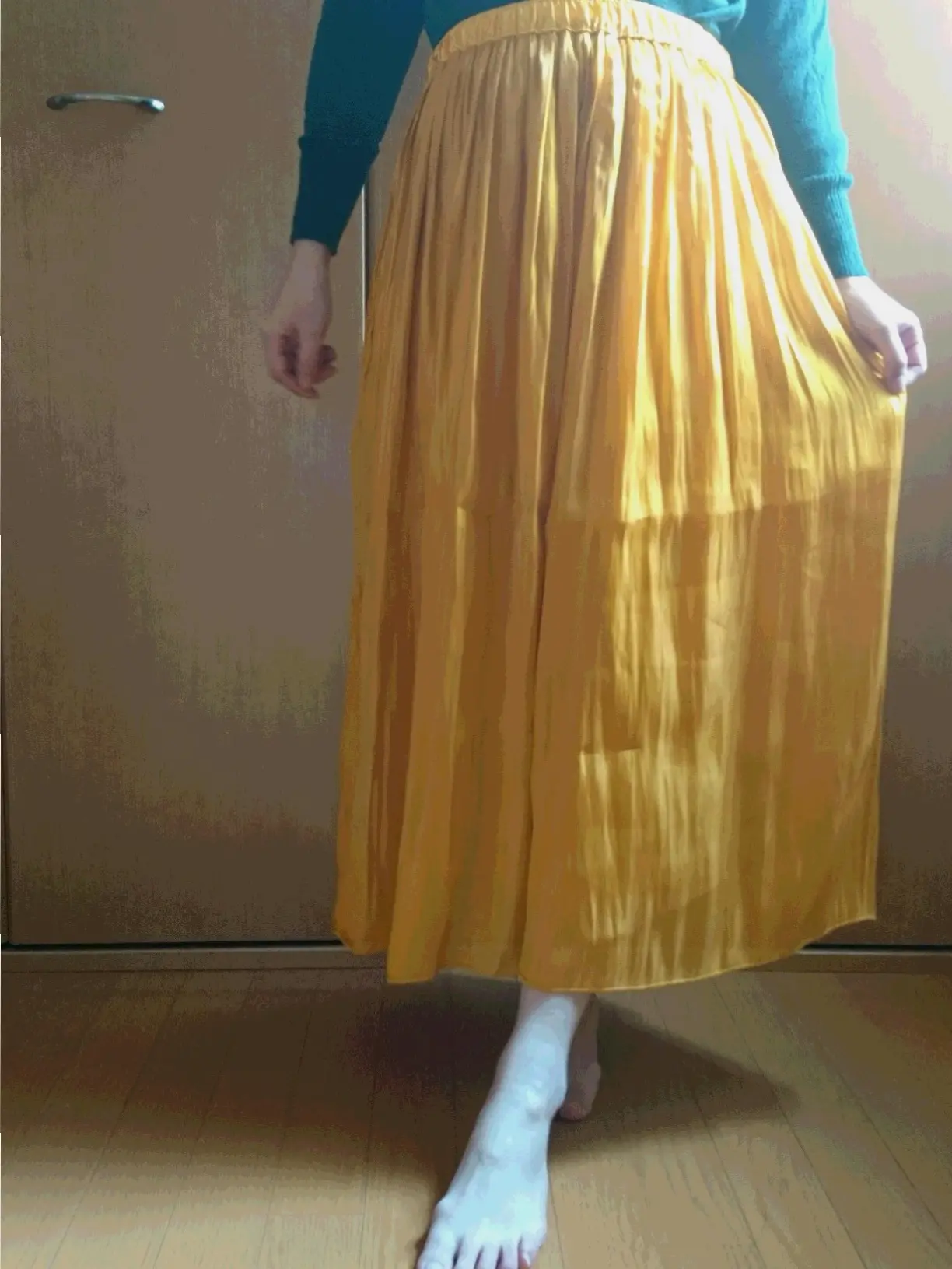 冬物最終セール☆ 春夏も着れる明るめカラーと花柄が狙い目!_4