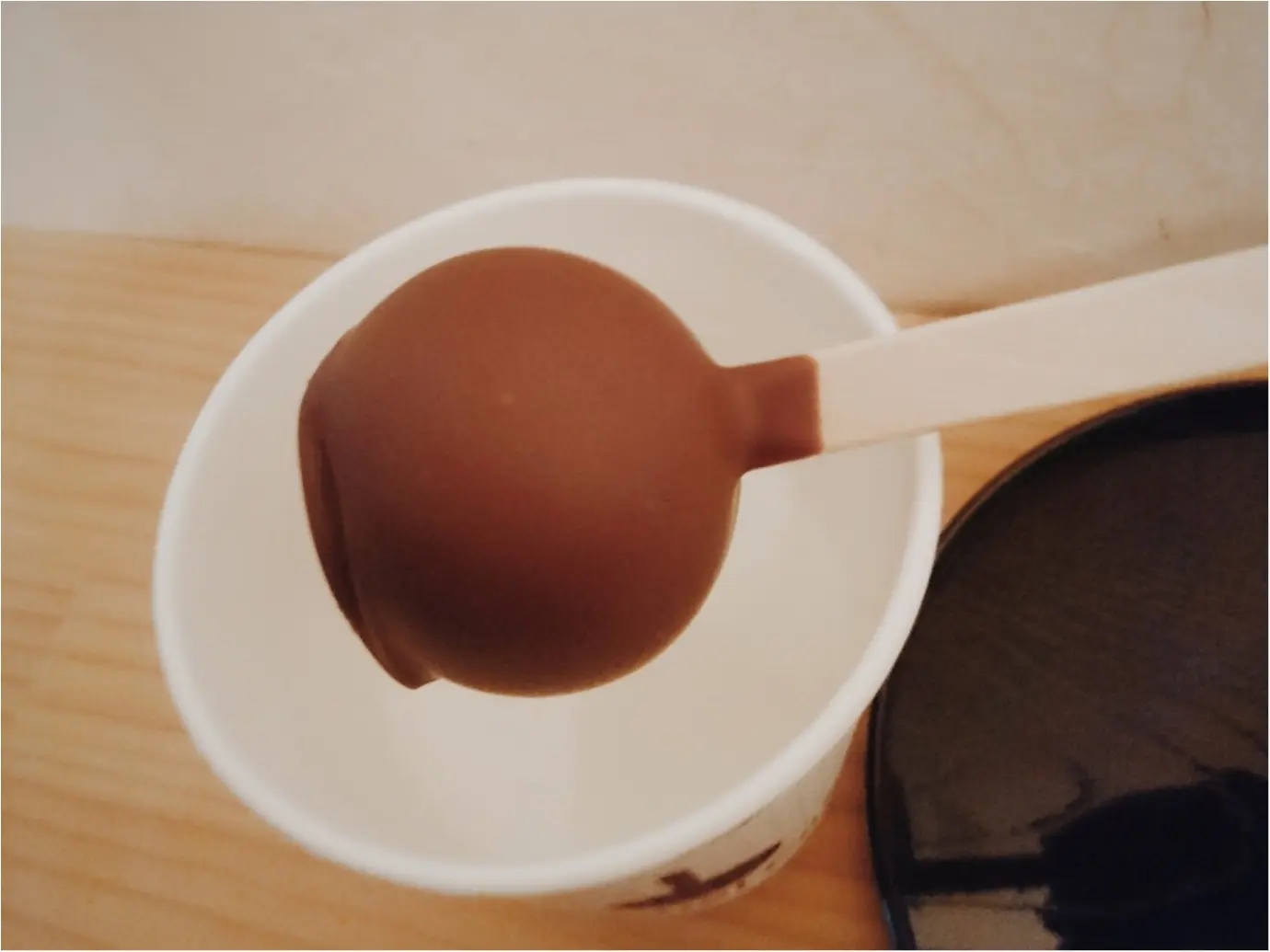 【グルメ】冬の季節にぴったり ◎ 濃厚なチョコレートをホットミルクに溶かして食べる、新感覚スイーツ『ホットスティックチョコレート』@鎌倉_5