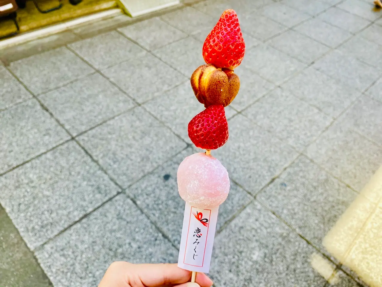 【菊水堂】浅草に行くなら外せない!恋みくじ付き★《いちごカステラ串》が可愛いすぎ♡_4