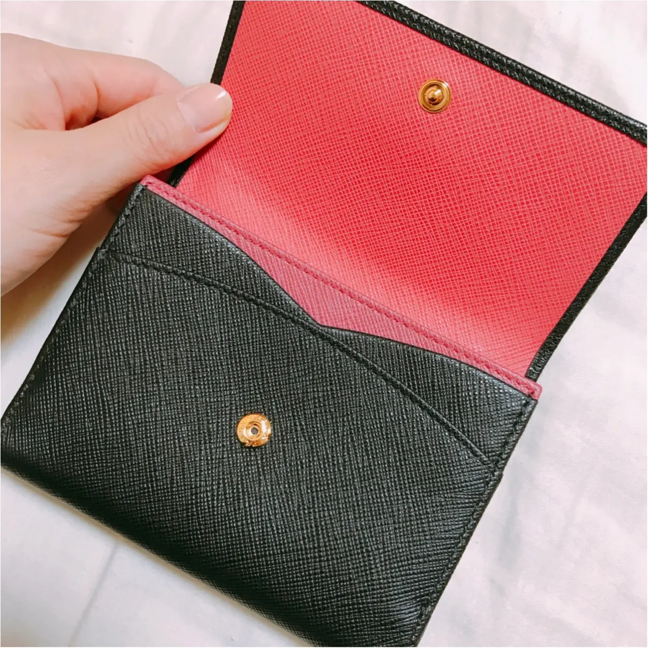 一見シンプル、開けたら可愛い♡【PRADA】で出会った新しいお財布!_3