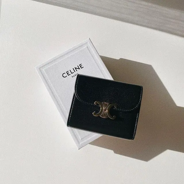 『セリーヌ』の黒いお財布