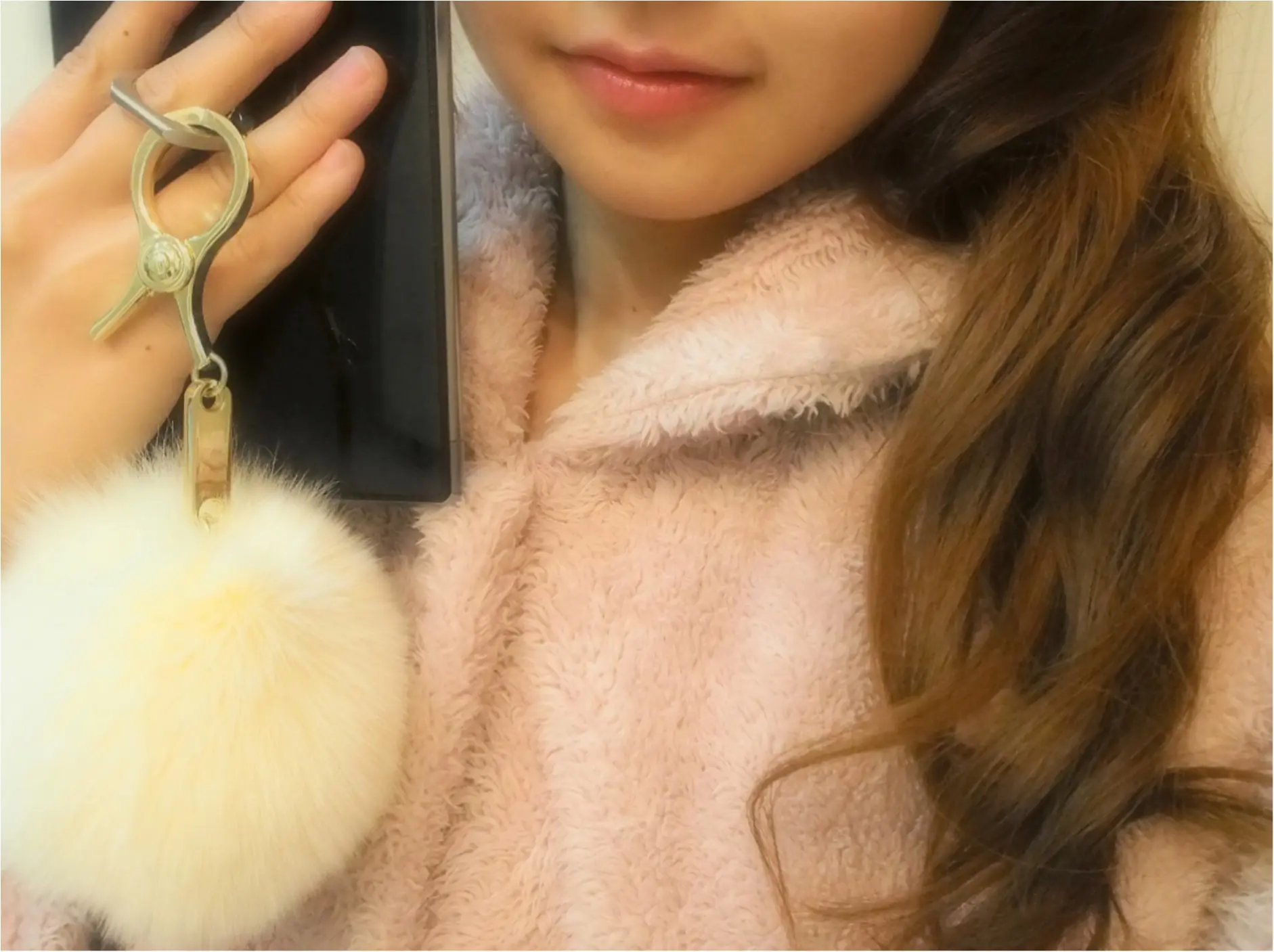 持っていると可愛い!やっぱり冬は「ファー小物」で女性らしく、冬らしく‼ ~ファーアイテム3選~_5