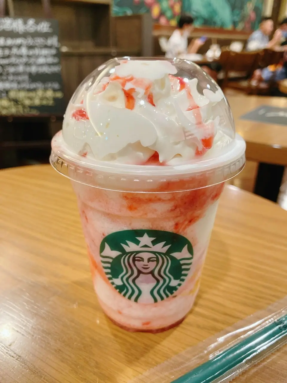 【第三のイチゴフラペチーノ】をお試しあれ♡スタバの『ミルク イチゴ フラペチーノ®』_1