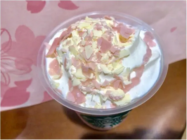【スタバ】に一足早く春到来❤︎まるで飲む桜もち!もちもちソースが絶品の《さくら ストロベリー ピンク もち フラペチーノ》♡♡_3