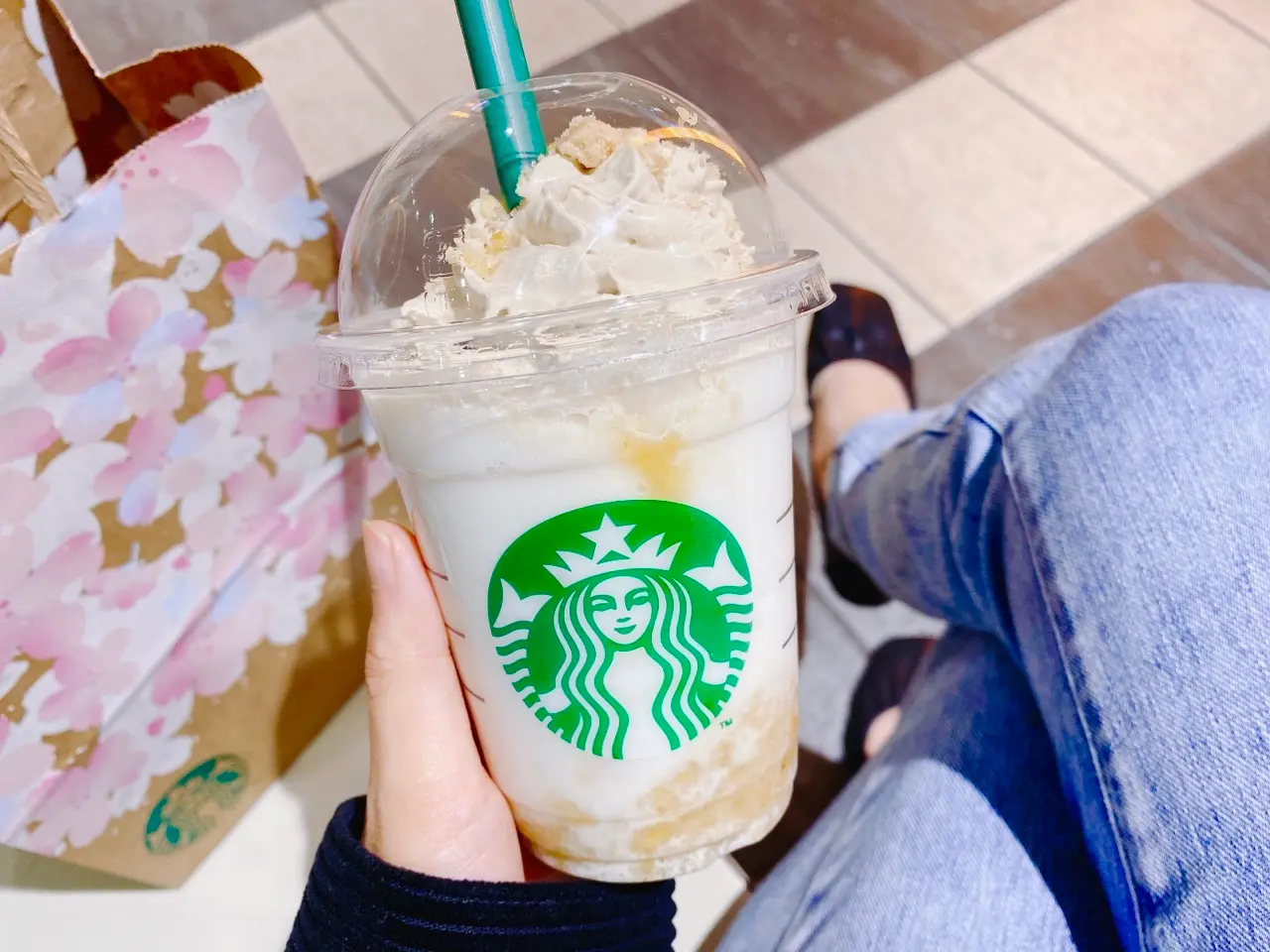 【スタバ】今春の新作はバナナ!初のトッピング《バナナンアーモンドミルクフラペチーノ》_3