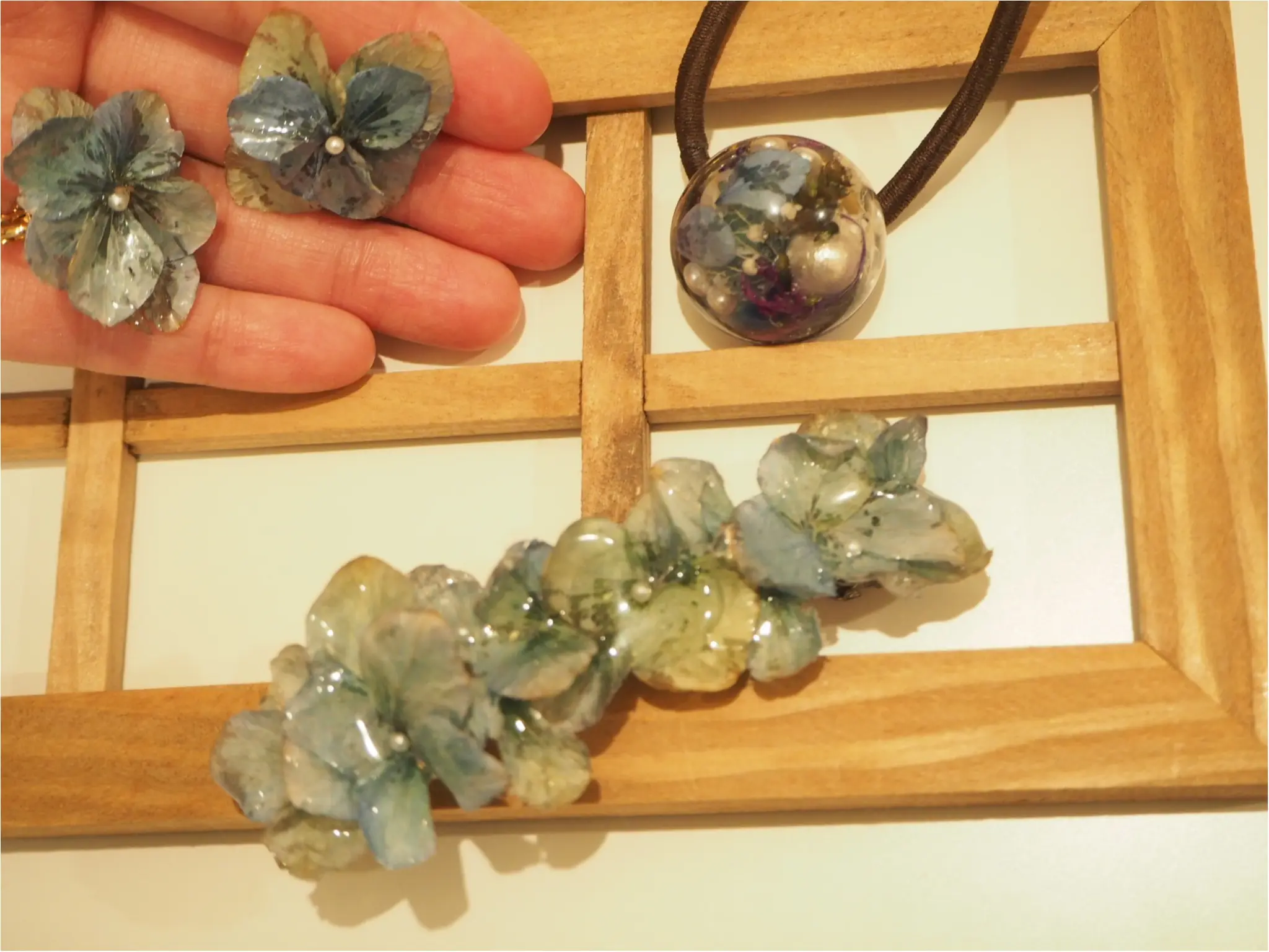 【ハンドメイド部】UVレジンを使って結婚式でいただいたお花を『ドライフラワーアクセサリー』にしてみました。_4