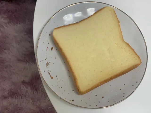 モスバーガーから食パンが登場!「バターなんていらないかも、と思わず声に出したくなるほど濃厚な食パン」食べてみた♡_4