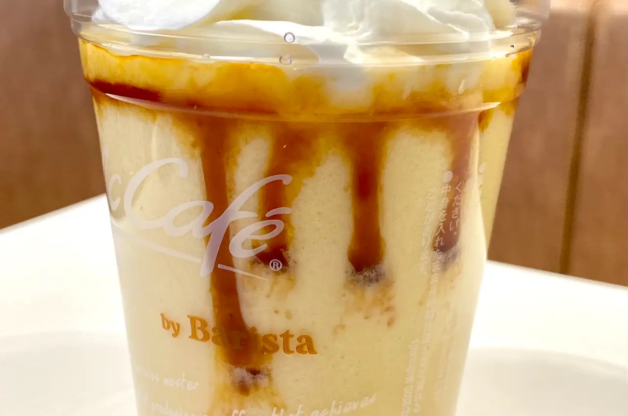 『マックカフェ』の新作「珈琲コーヒーゼリープリンフラッペ」カラメル部分