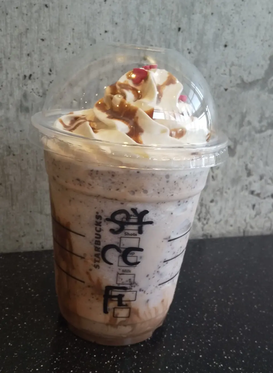 メルティ生チョコレートフラペチーノ《◯◯◯◯抜きで》甘さをちょっぴりおさえて激ウマカスタマイズ!_2