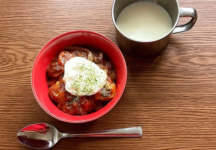 チキントマトカレーを煮込む日曜日の朝は心が跳ねる_1