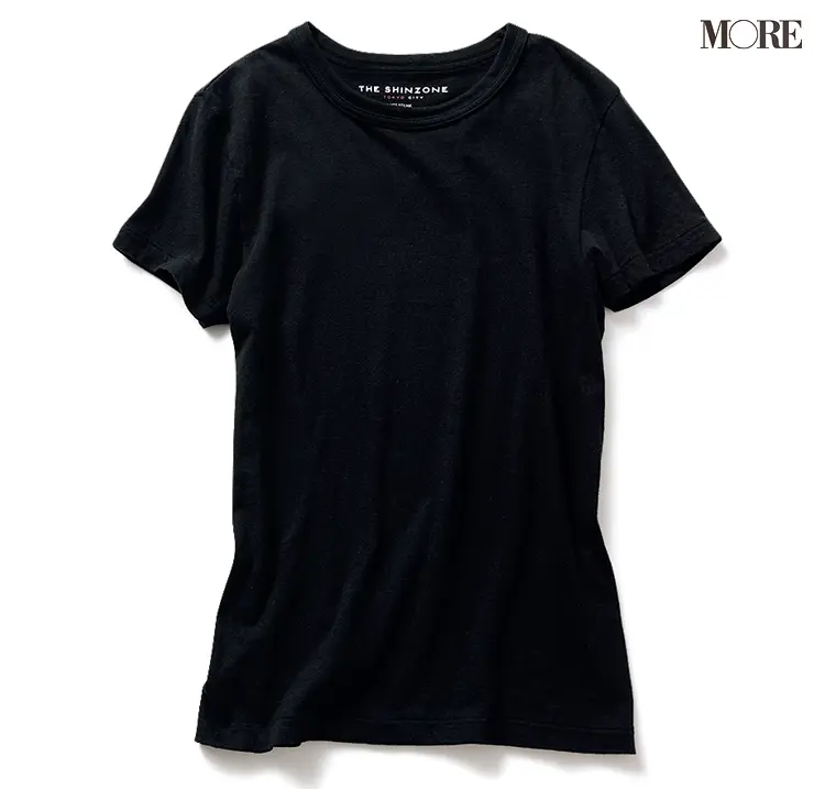 着回しやすい黒のコンパクトTシャツ