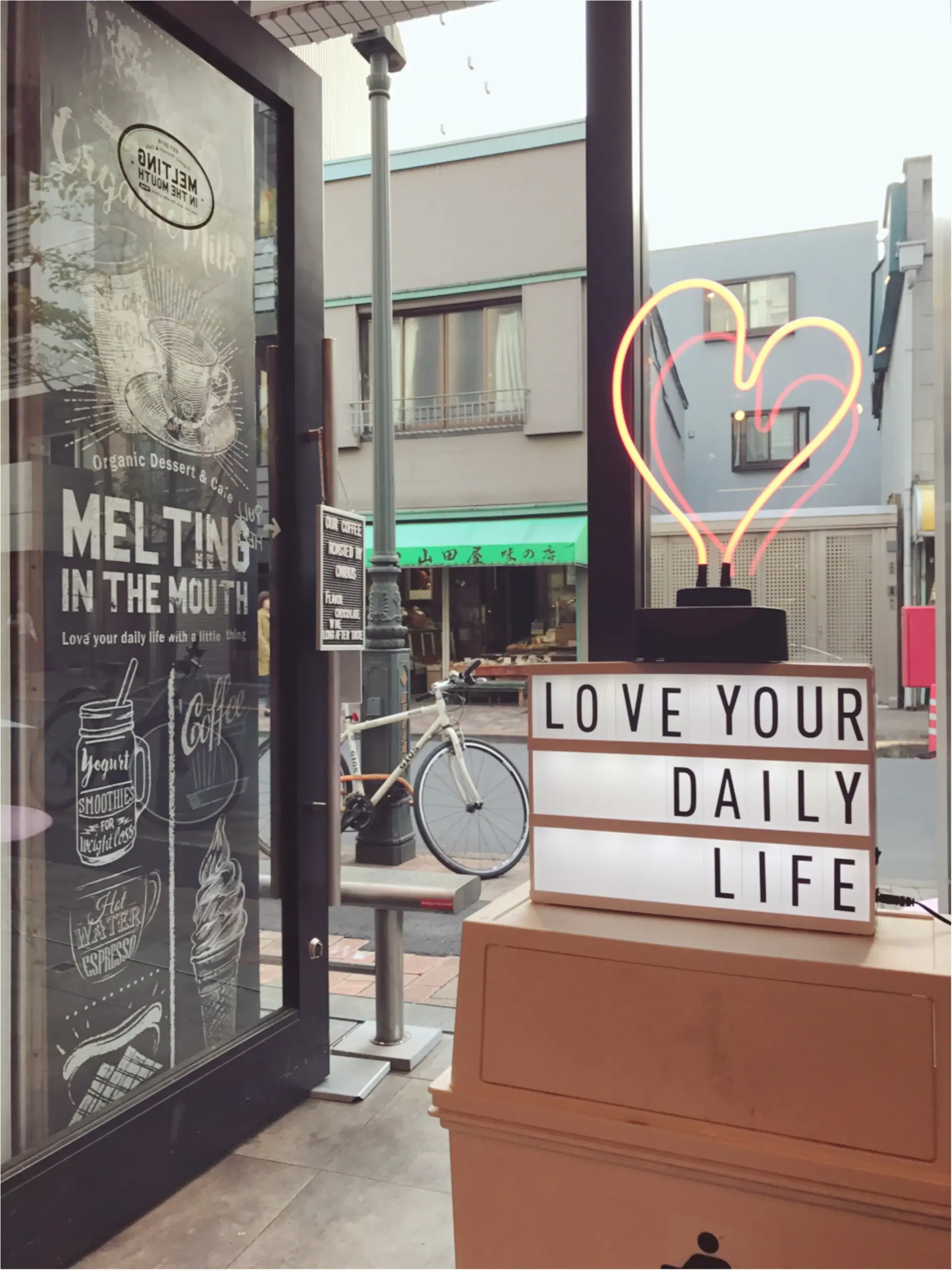 広尾でカフェ巡り ♡♡ フォトジェニックな店内_2