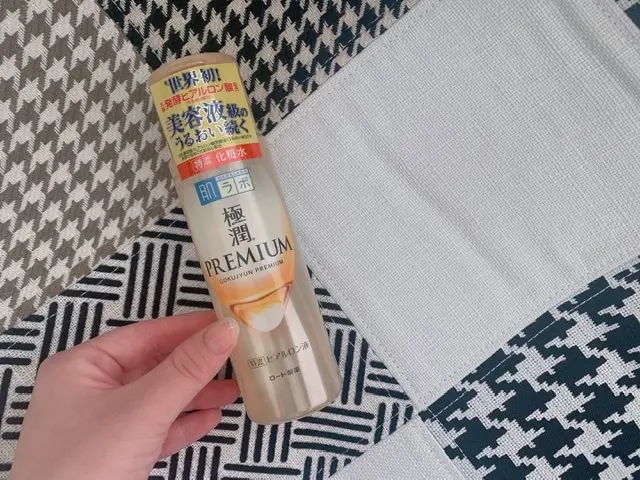 乾燥に悩む人集合!全7種のヒアルロン酸が入った【肌ラボ極潤PREMIUM】_1