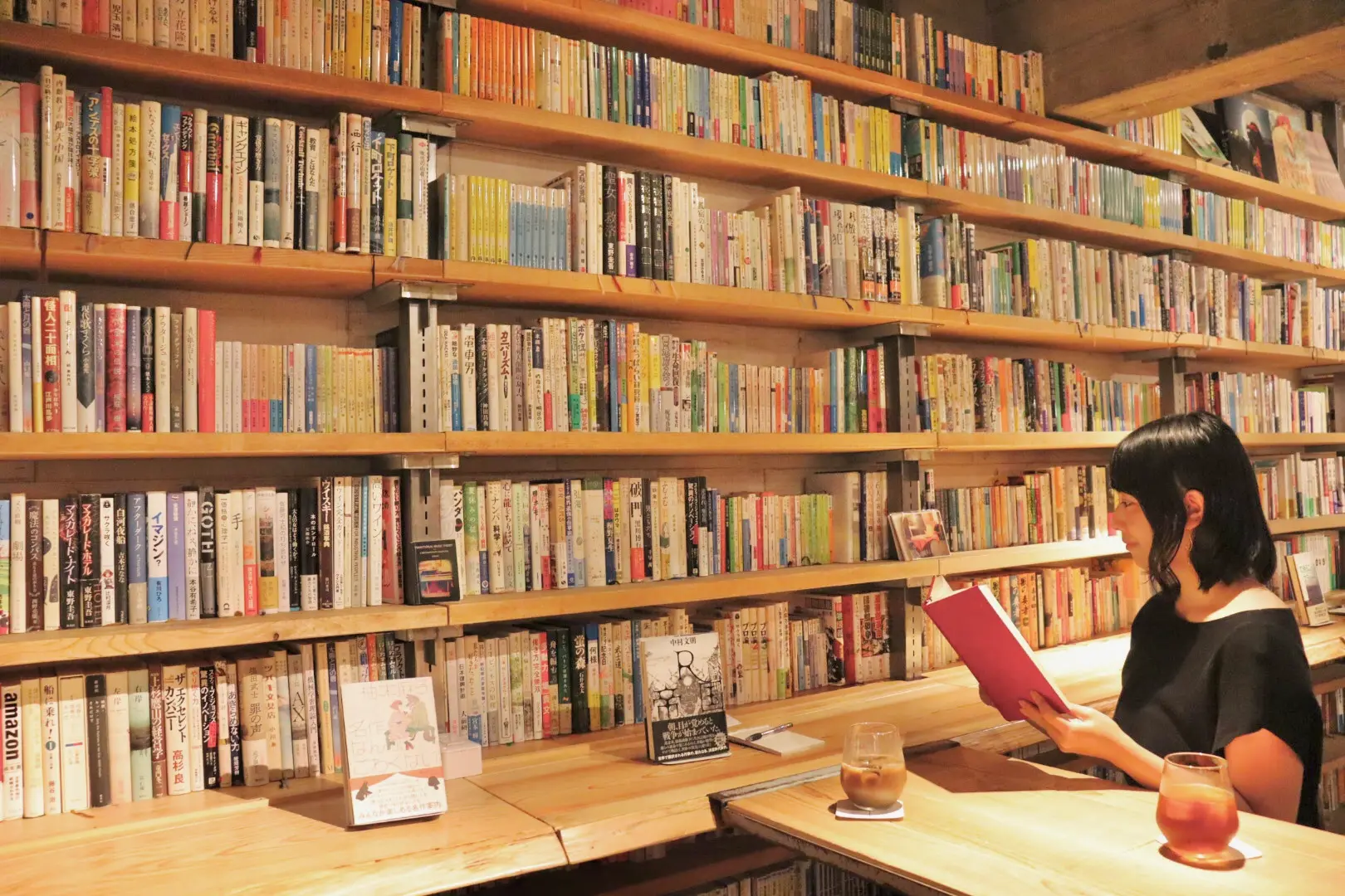 【飲食OK、おしゃべりOK、夜も開館】渋谷の穴場図書室_2