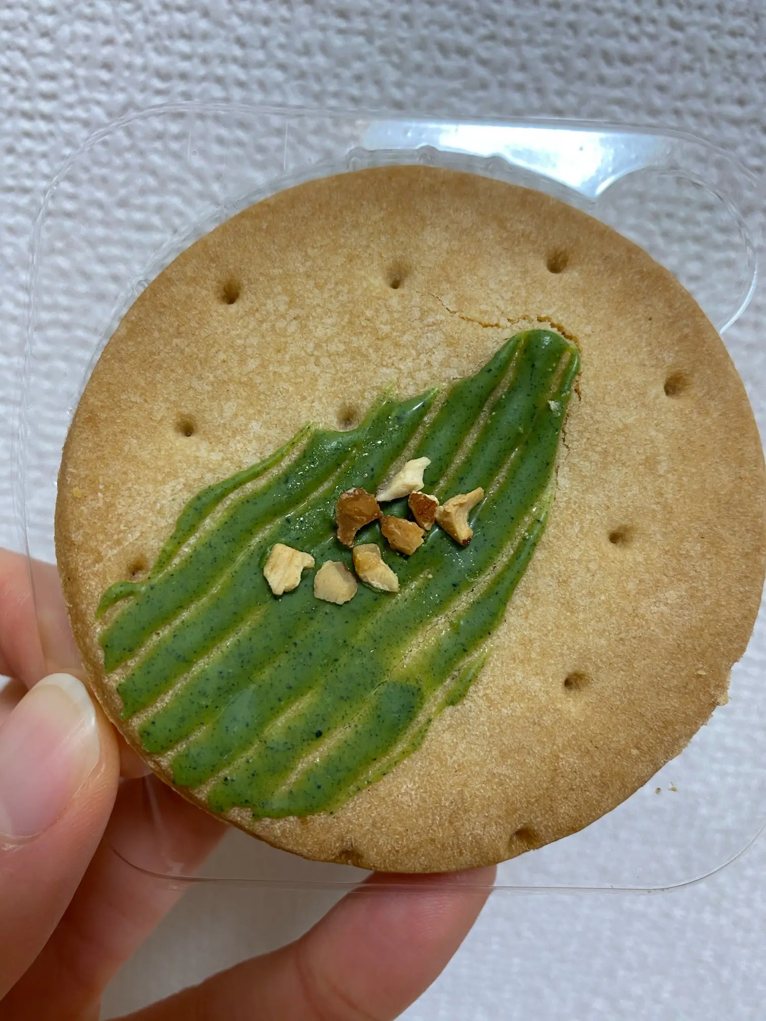 【おすすめ抹茶スイーツ】『セブンイレブン』の宇治抹茶チーズクリームサンドを食べてみた!_2