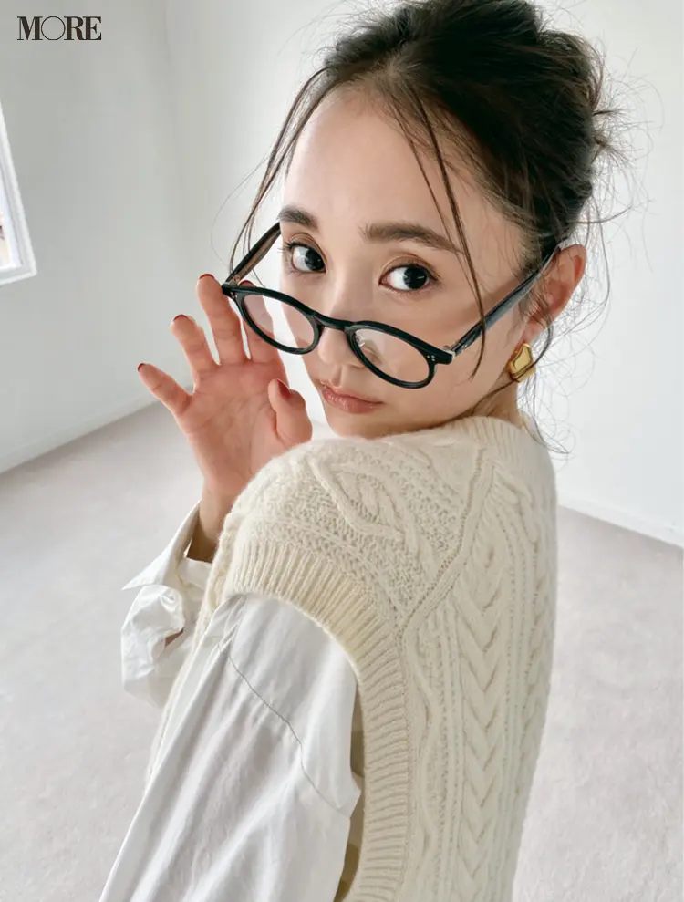 鈴木友菜のメガネ姿にドキッ♡【モデルのオフショット】_1