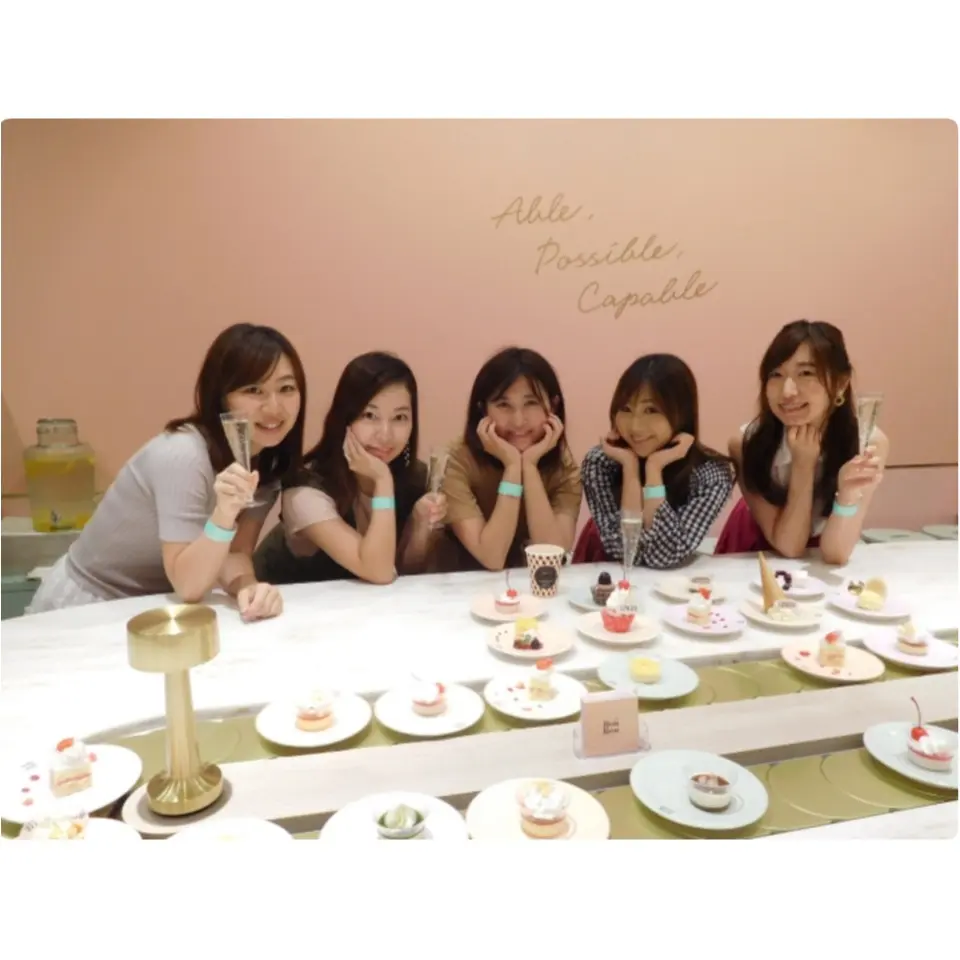 «回転スイーツ!?»回るスイーツ食べ放題でフォトジェニックすぎる女子会を♡_4